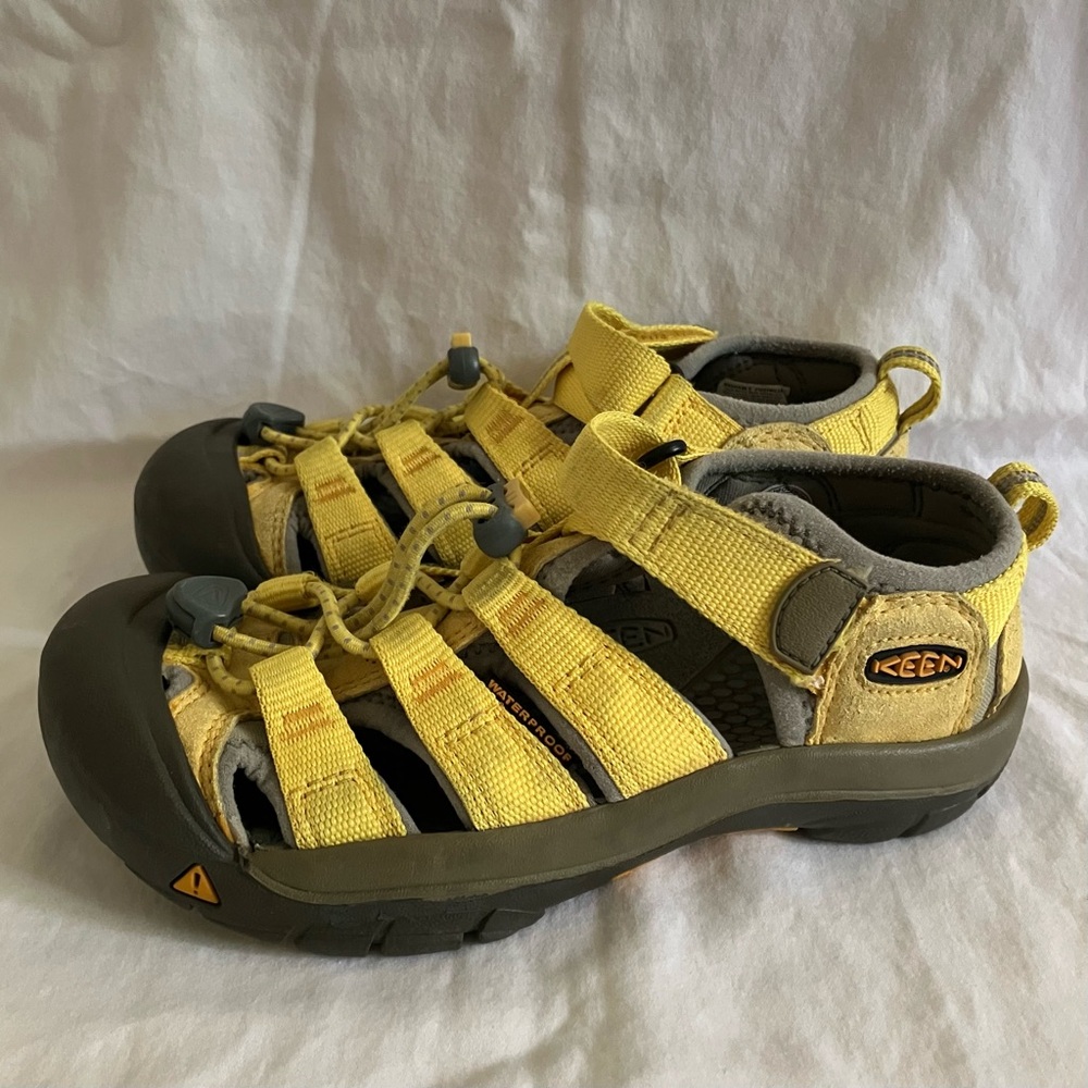 KEEN kids hiking sandal